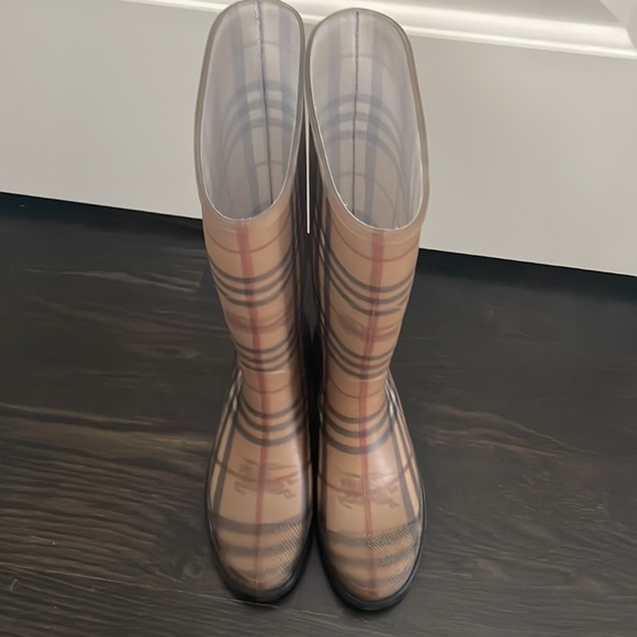 Burberry Haymarket Nova Check rain boots size 36. Excellent condition - Picture 2 of 16